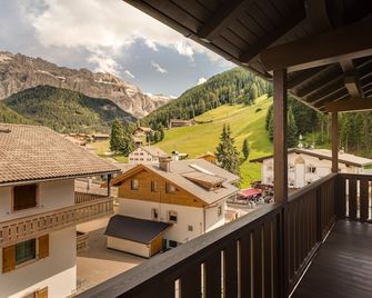 Hotel Antares - Selva di Val Gardena - Balkon