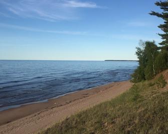New Vrbo Listing Cabin With Stunning Sunsets, Minutes From Town And Munising - Marquette - Pláž