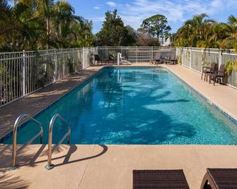 Days Inn by Wyndham Melbourne - מלבורן - בריכה