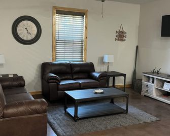 Charming Cabin in Scottsboro AL - Scottsboro - Wohnzimmer