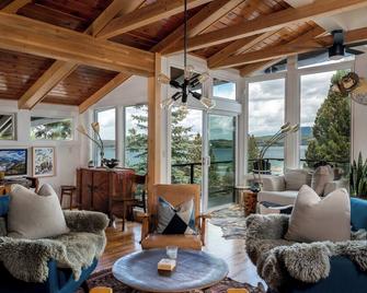 Lake Retreat, Hot Tub & Views, Minutes To Skiing! - Philipsburg - Sala de estar
