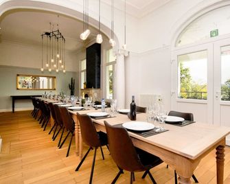 Opulent Holiday Home in Spa with Sauna, Hot Tub, Playroom - Spa - Restaurant