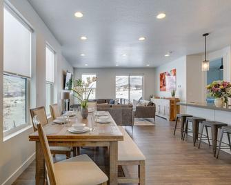Modern Heber City Getaway Mountain View, Hot Tub! - Heber City - Restaurante