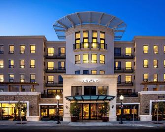 2 Connecting Suites with 1 bed at a 4 Star Hotel by Suiteness - Napa - Building