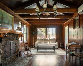 Cozy farm home 2 miles from Terra Nova and 14 miles from Lakewood Ranch. - Myakka City - Sala de estar