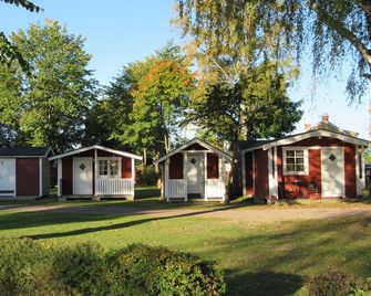 Korskullens Camping Stugor & Cafe - Soderkoping - Gebouw