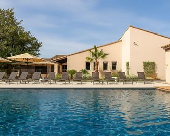 Golden Tulip Avignon Le Paradou - Avignon - Piscine