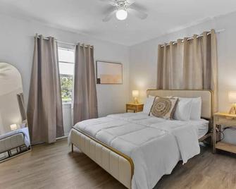Boho Inspired Apt in the heart of Tampa Bay! - Tampa - Quarto