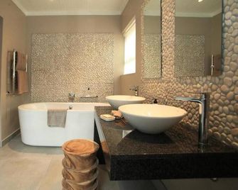 Scallop Lodge - Plettenberg Bay - Bathroom