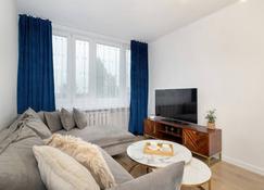 Katowicka Comfy Apartment next to Spodek by Renters - Katowice - Living room
