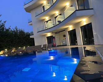 Blue Eye Hotel - Ksamil - Basen