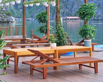 Lan Ha Floating Homestay - Cat Ba - Patio
