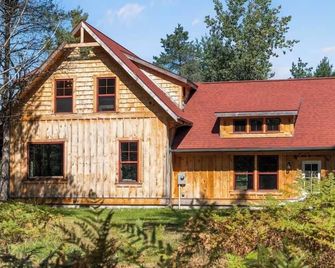 Perfect Modern & Cozy 4-bedroom cabin with AC in Lake City; Outdoor Fireplace - Lake City - Building