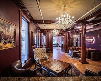 Standard Guest Room- 2 Queens · The Jefferson Inn Rm. 13 - Southern Pines - Lounge