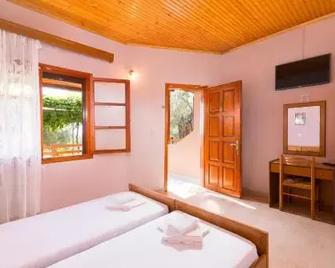 Kapsogeorgis Rooms - Kinira