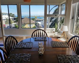 Nan's Cottage on the Coast - Austinmer - Comedor
