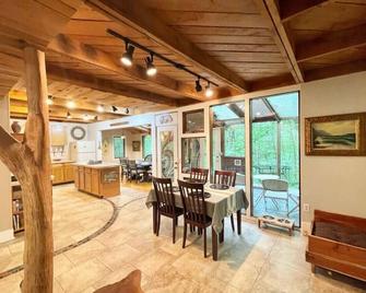 Farm House at Rock Ridge Retreat - Goodlettsville - Comedor