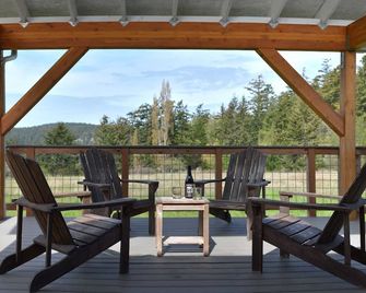 Lopez Island Cabin with Hot Tub and Public Beach access nearby #PPROV0-18-0047 - Lopez Island - Balcony