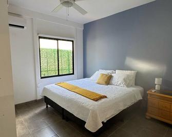 Unique 8-bedroom Beach Farm with garden & macaw sanctuary in San Jose de Pinilla - San José Pinilla - Habitación