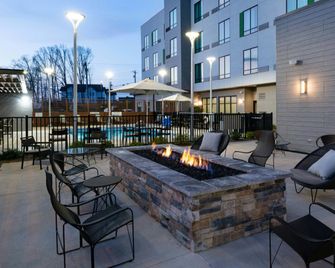 Courtyard by Marriott Charlotte Steele Creek - Charlotte - Patio