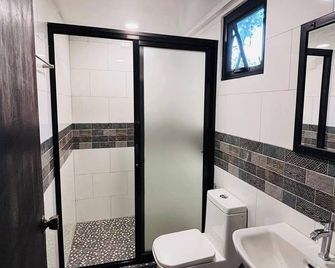 Ilocos Urban Wave Resort Hotel - Laoag - Bathroom