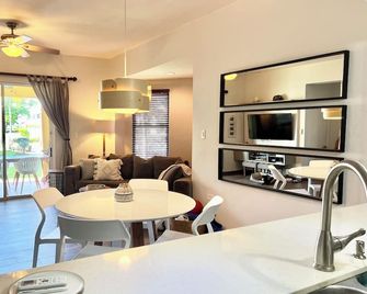 Villa Serene In Exclusive Beachfront Complex - Humacao - Comedor
