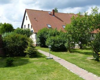 Rental of 2 cozy and stylish apartments - Ralswiek - Außenansicht