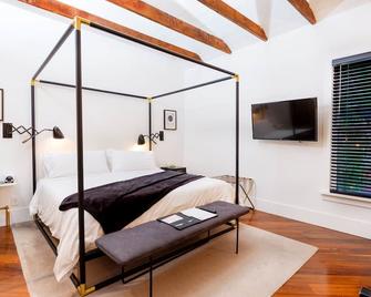 American Beech in Greenport - Deluxe King 6 - Greenport - Bedroom