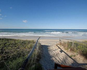 Horizons Motel - Mermaid Beach - Beach