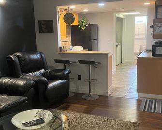 Home Away From Home - Abbotsford - Living room