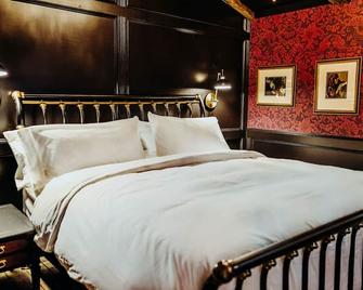 Bootleggers Lodge - Adeline - Tomahawk