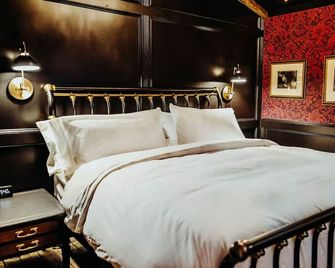 The Adeline King Suite - Bootleggers Lodge on Lake Nokomis - Tomahawk