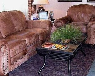 Will Rogers Inn - Claremore - Sala de estar