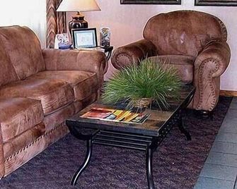 Will Rogers Inn - Claremore - Wohnzimmer
