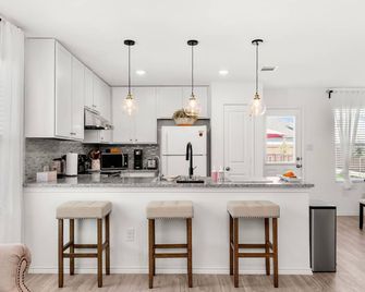 Lackland AFB and Sea World! Movie theatre and Gym - سان انطونيو - مطبخ