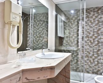 Hotel Arangues - Сетубал - Ванна кімната