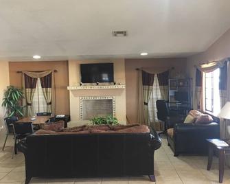 Royal Inn Pearsall - Pearsall - Sala de estar