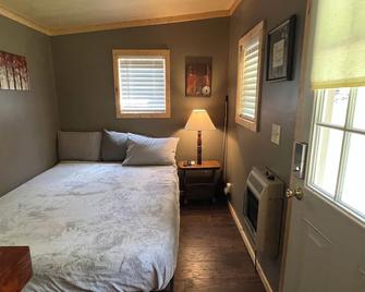 Tiny House In The Country - Connelly Springs - Bedroom