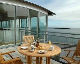 Stunning Lighthouse Location with Panoramic Ocean Views - Goleen - Balcony