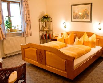 Lovely holiday apartment with garden & terrace | Mountain view - Wildsteig - Bedroom