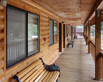 Eagle Cap Chalets - Joseph - Balcón