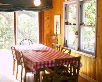 Fly Fishing River Chalet, Fly Shop, Guides, Schools, & Kayaks! - River Falls - Dining room