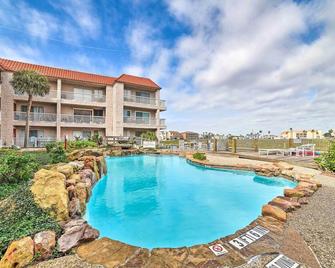Coastal Condo with Dock Access, 2 Miles to Beach! - Corpus Christi - Pool