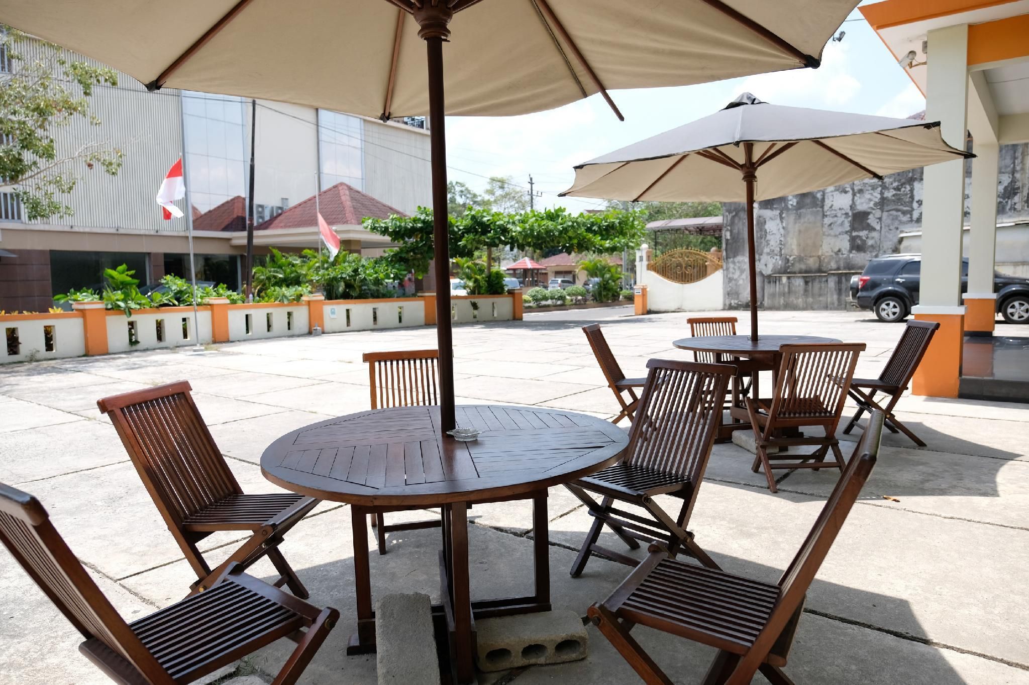 OYO 1616 Hotel Central City 2 - Tanjung Pendan - Patio