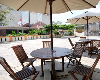 OYO 1616 Hotel Central City 2 - Tanjung Pendan - Patio