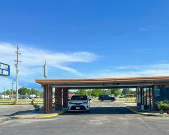 OYO Hickory House Inn - Dexter - Edificio