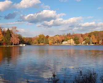 Large Lake House Property Your Family And Friends Will Love Staying At! - Greenwood Lake - Outdoors view