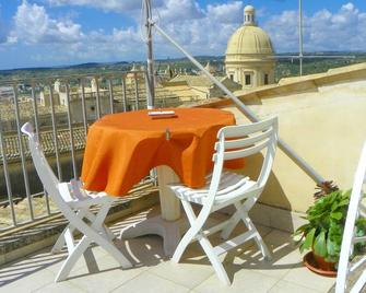 Cloris Guest House - Noto - Balcón