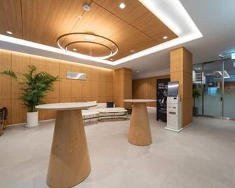 더하운드호텔반달섬2 - 안산 - 프론트 데스크