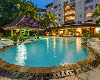 Hotel Sahid Jaya Lippo Cikarang - Cikarang - Pool